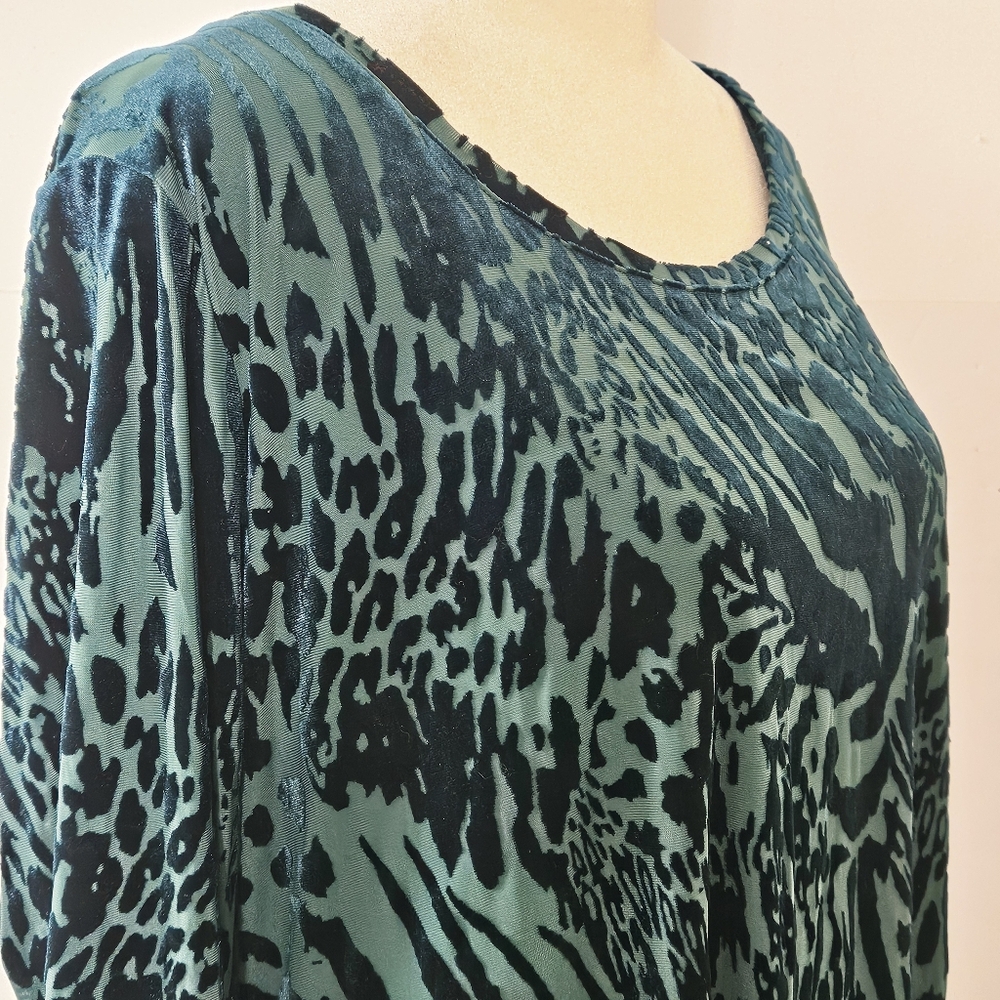 Simply Vera Vera Wang Size L Green Velvet Long-Sleeved Round Neck Blouse Shirt T - Picture 16 of 16
